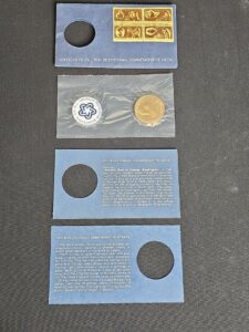 American-Revolution-Bicentennial-Commemorative-Medal-and-Stamps-Set