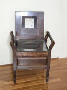 Antique-Chamber-Pot-Commode-Chair