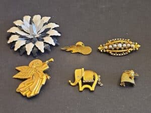Assorted-Vintage-Brooches