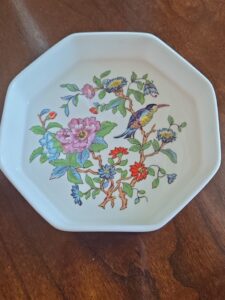 Aynsley-Pembroke-Octagonal-Plate-with-Bird-and-Floral-Motif