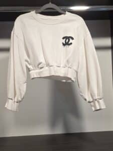 Blinque-Cropped-Sweatshirt-with-Drip-Logo