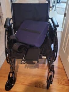 Drive-Medical-Cruiser-III-Lightweight-Wheelchair-with-Cushion