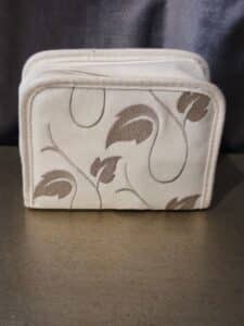 Embroidered-Leaf-Pattern-Cosmetic-Pouch