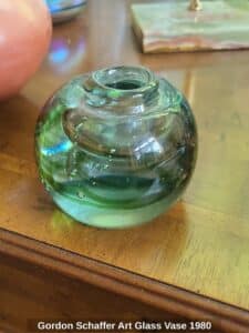 Gordon-Schaffer-Art-Glass-Vase-second-image