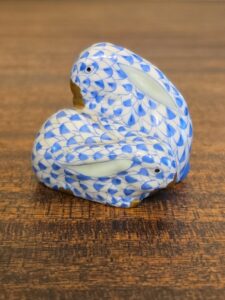Herend-Porcelain-Handpainted-Blue-Fishnet-Bunny-Figurine-