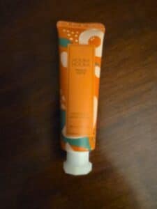 Holika-Holika-Peach-Date-Perfumed-Hand-Cream