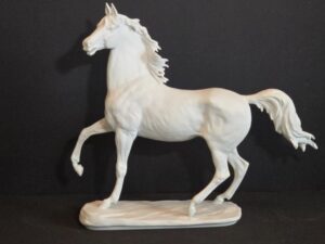Kaiser-Hassan-Arabian-Stallion-Porcelain-Figurine-by-W.-Gawantka