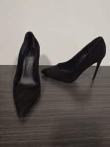 Kendall-Kylie-Black-Suede-Pointed-Toe-Stiletto-Pumps