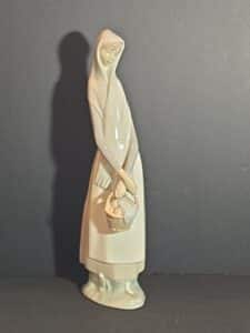 Lladro-A-Basket-of-Goodies-Porcelain-Figurine-