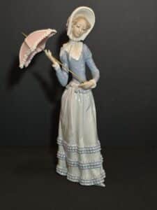 Lladro-Aranjuez-Little-Lady-Porcelain-Figurine-