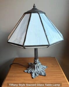 Tiffany-Style-Stained-Glass-Table-Lamp