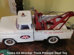 Tonka-AA-Wrecker-Truck-Pressed-Steel-Toy