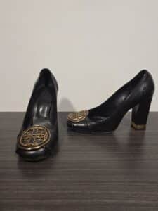 Tory-Burch-Maddie-Black-Leather-Logo-Block-Heel-Pumps