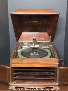 Victor-Victrola-VV-IX-Phonograph-fourth-image