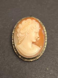 Victorian-Cameo-Brooch-or-Pendant-in-Silver