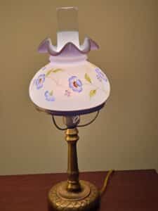 Victorian-Style-Hand-Painted-Glass-Gone-With-The-Wind-Table-Lamp