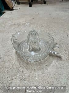 Vintage-Anchor-Hocking-Glass-Citrus-Juicer-Reamer-Bowl