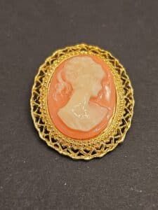 Vintage-Cameo-Brooch