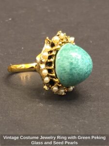 Vintage-Costume-Jewelry-Ring-with-Green-Peking-Glass-and-Seed-Pearls