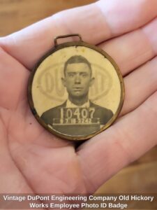 Vintage-DuPont-Engineering-Company-Old-Hickory-Works-Employee-Photo-ID-Badge