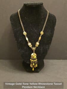Vintage-Gold-Tone-Yellow-Rhinestone-Tassel-Pendant-Necklace