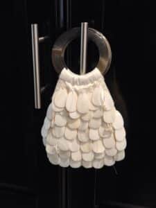 Vintage-Mother-of-Pearl-Shell-Petal-Handbag-with-Faux-Tortoiseshell-Handle