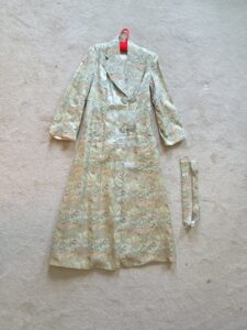 Vintage-Silk-Brocade-Oriental-Robe-Coat-with-Mandarin-Collar-and-Frog-Closures-second-image-Copy