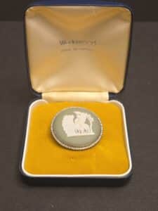 Wedgwood-Jasperware-Cameo-Brooch-Pegasus-and-Rider