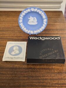 Wedgwood-Jasperware-Plate-with-Putti-and-Pegasus-second-image