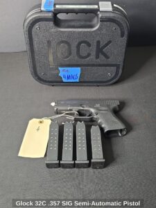 Glock-C-.-SIG-Semi-Automatic-Pistol-fifth-image