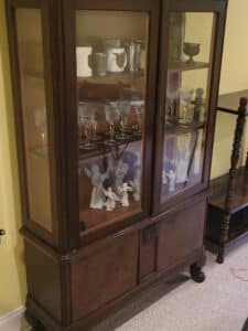 Antique-Queen-Anne-Style-Mahogany-Display-Cabinet