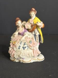 Dresden-Lace-Porcelain-Figurine-of-a-Courting-Couple