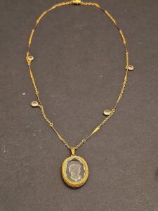 Glass-Cameo-Pendant-Necklace