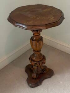 Victorian-Walnut-Pedestal-Table