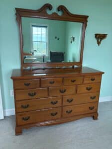 Vintage-Ethan-Allen-American-Colonial-Maple-Dresser-with-Mirror
