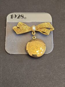 Vintage-Gold-Tone-Bow-and-Locket-Brooch-with-Faux-Pearl