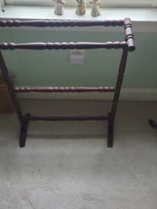Vintage-Wooden-Quilt-Rack-or-Towel-Rail-with-Barley-Twist-Spindles