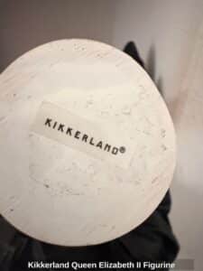 Kikkerland-Queen-Elizabeth-II-Figurine-second-image-1