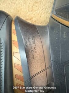Star-Wars-General-Grievous-Starfighter-Toy-second-image-1