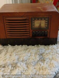 Westinghouse-WR-Art-Deco-Tube-Radio