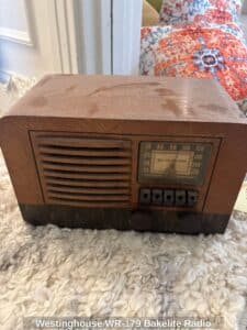 Westinghouse-WR-Bakelite-Radio