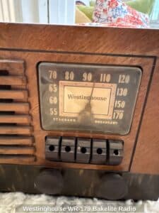 Westinghouse-WR-Bakelite-Radio-second-image