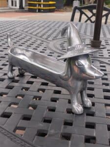 Aluminum-Dachshund-Cracker-Dish-with-Witch-Hat-1