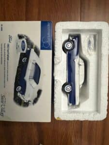 Ford-Fairlane-Snow-Village-Collectible-Car-1