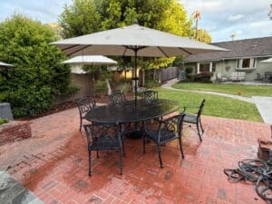 Oval-Cast-Top-Dining-Table-and-chairs-In-Onyx-Aluminum