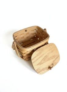 Vintage-Longaberger-Woven-Wood-Picnic-Basket-with-Lid-second-image