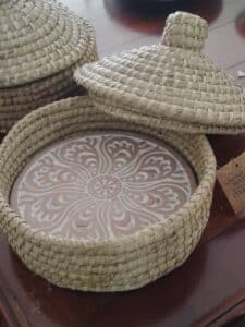 Woven-Straw-Bread-Warmer-Basket-with-Decorative-Terracotta-Insert