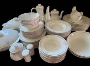 piece-Royal-Doulton-Carnation-Dinnerware-Set
