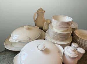 piece-Royal-Doulton-Carnation-Dinnerware-Set-second-image