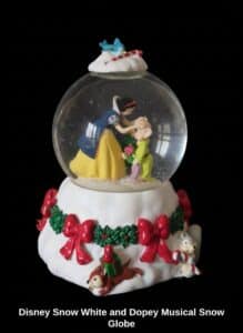 Disney-Snow-White-and-Dopey-Musical-Snow-Globe